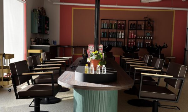 Aménagement professionnel d’un salon de coiffure aux Bassins à flot à Bordeaux